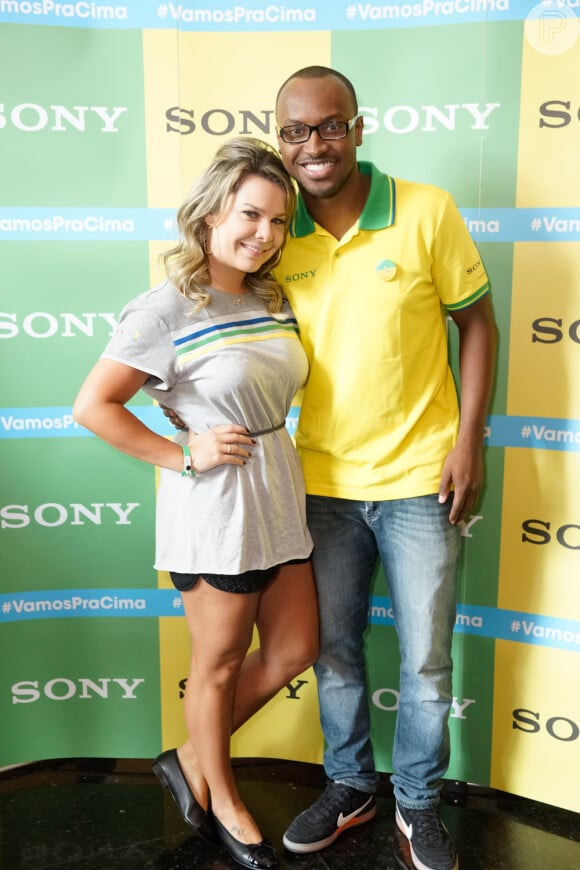 Thiaguinho e Fernanda Souza se preparam para torcer pelo Brasil