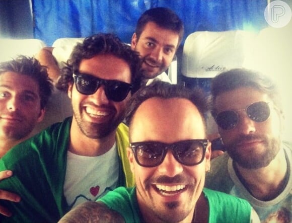 Bruno Gagliasso e amigos vão ao jogo do Brasil em Belo Horizonte