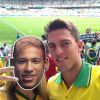 Danielle Winits e Amaury Nunes estão no Estádio do Mineirão para torcer pelo Brasil
