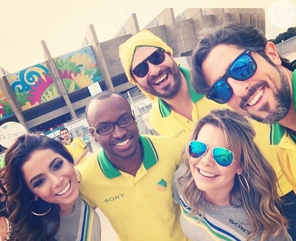 Anitta chega ao Estádio do Mineirão com Thiaguinho, Fernanda Souza, Marcos Mion e Thiago Lacerda