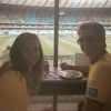 Márcio Garcia e a mulher, Andréa Santa Rosa, almoçam antes do jogo do Brasil