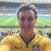 Luciano Huck faz uma selfie no Estádio do Mineirão: 'Nervoso'