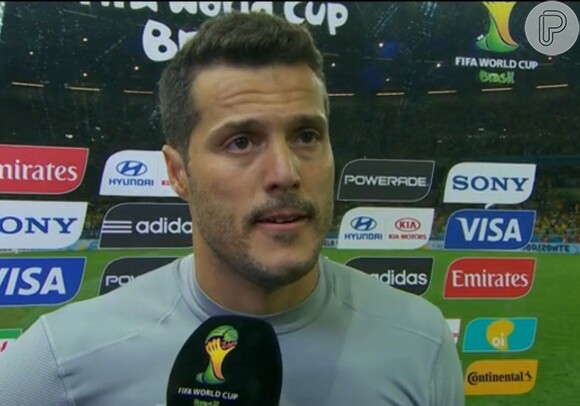 O goleiro Julio Cesar também lamentou muito a derrota e disse que o Brasil 'sofreu um apagão' durante o jogo