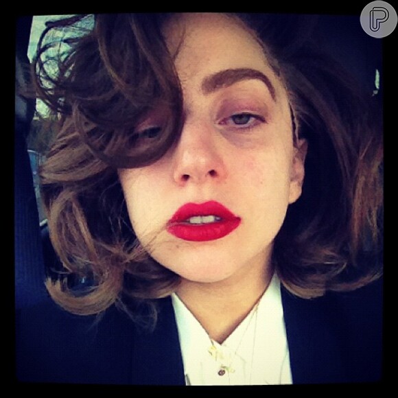 Lady Gaga mostrou o seu novo visual com cabelos mais curtos em 2 de fevereiro de 2013