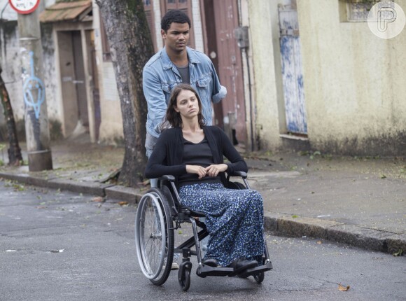 Laura Neiva e Land Vieira no curta de Guillermo Arriaga em 'Rio, Eu Te Amo'