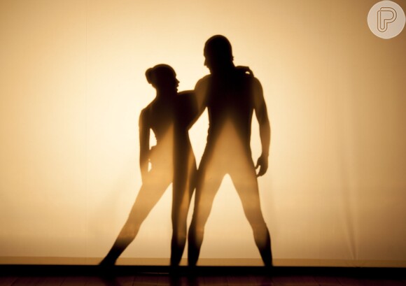 No filme, Bruna Linzmeyer e Rodrigo Santoro interpretam dois bailarinos do Theatro Municipal