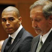 Chris Brown pode ter condicional anulada por mentir sobre serviços comunitários