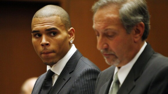 Chris Brown pode ter condicional anulada por mentir sobre serviços comunitários