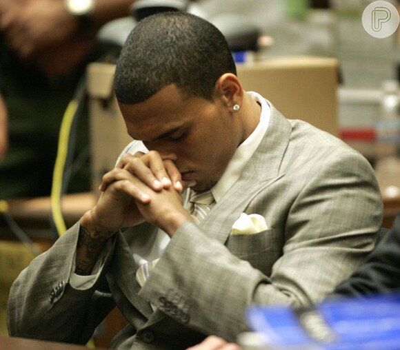 Enquanto Chris Brown jurava que estava catando papel no estado da Virgínia, ele seguia em um jatinho particular para Cancún