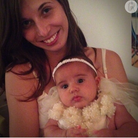 Nivea Stelmann batiza a filha Bruna, de três meses. 'Dia lindo', comemora a atriz em seu perfil no Instagram
