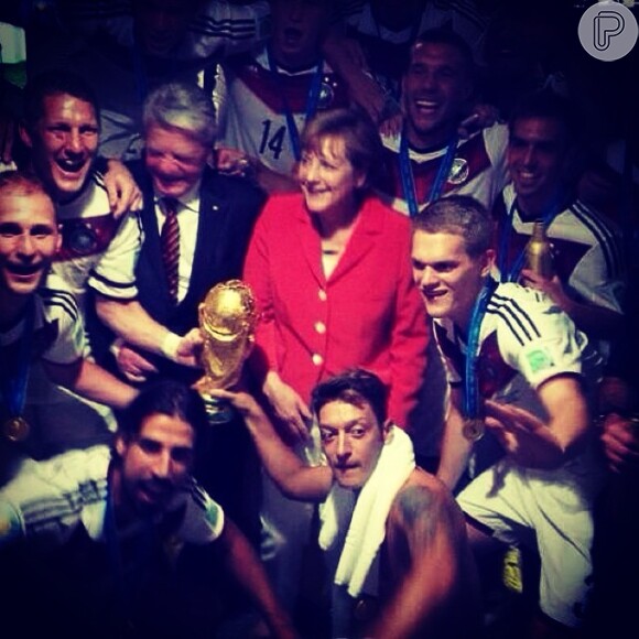A Seleção alemã comemorou muito no vestiário do Maracanã após conquistar o título da Copa do Mundo no Brasil