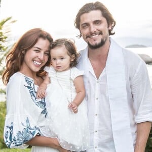 Pais de Madalena, Yanna Lavigne e Bruno Gissoni se casaram em uma cerimônia íntima