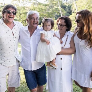 Filha de Yanna Lavigne e Bruno Gissoni, Madalena posou com os avós