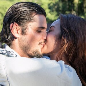 Yanna Lavigne e Bruno Gissoni trocaram beijos após casamento surpresa