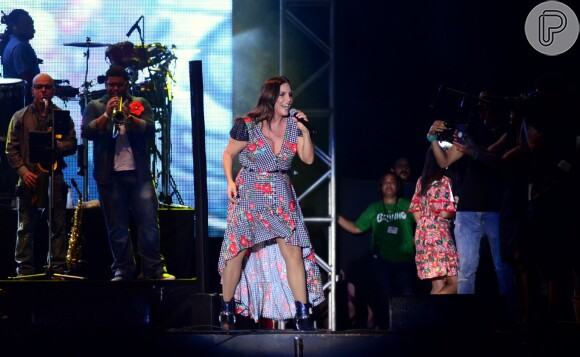 Ivete Sangalo usou vestido quadriculado com botas de caubói em seu show no Arraiá do Galinho, em Salvador, na noite desta sexta-feira, 8 de junho de 2018
