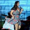 Ivete Sangalo se divertiu com a fluidez do vestido mullet ao se apresentar no Arraiá do Galinho, em Salvador, na noite desta sexta-feira, 8 de junho de 2018
