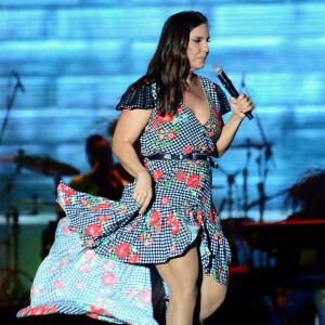 Ivete Sangalo se divertiu com a fluidez do vestido mullet ao se apresentar no Arraiá do Galinho, em Salvador, na noite desta sexta-feira, 8 de junho de 2018
