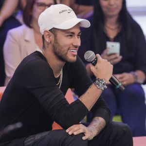 Neymar participou do 'Caldeirão do Huck' deste sábado, 9 de junho de 2018, e pediu para sua mão, Nadine, contar que ele se chamaria Matheus, mas que o pai, na última hora, o registrou como Neymar Jr