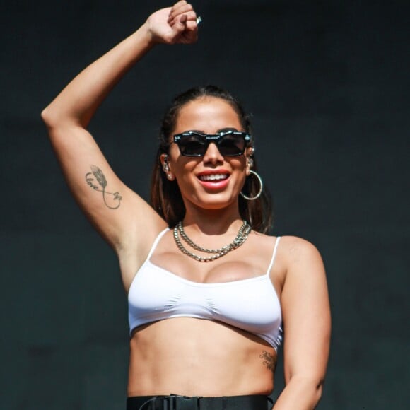 Anitta disse que usa os clipes para trazer debates para o público