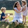 Kate Middleton foi fotografada com os filhos George, de 4 anos, e Charlotte, de 3 no Beaufort Park, em Londres, neste domingo, 10 de junho de 2018