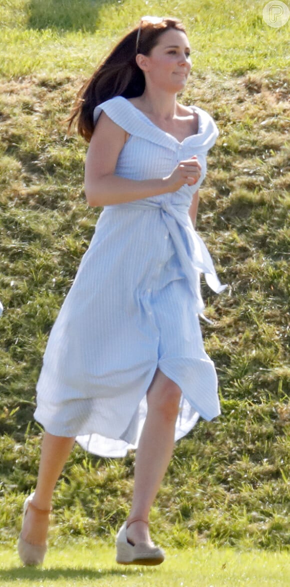 Kate Middleton apostou em um vestido midi da Zara para o Maserati Royal Charity Polo Trophy