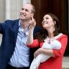 Kate Middleton e príncipe William ainda são pais de Louis, de um mês