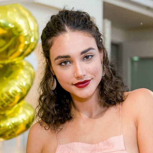 Débora Nascimento contou que retornou ao trabalho em vídeo no Instagram nesta segunda-feira, 11 de junho de 2018