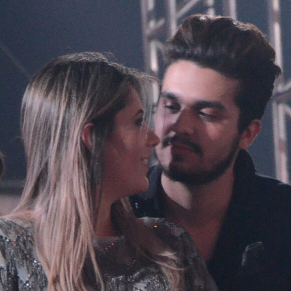 Luan Santana e Jade Magalhães não se incomodam com a pressão para oficializarem união