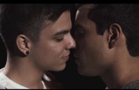 Bruno Gadiol fala sobre sexualidade após beijar músico em clipe: 'Sem esconder'