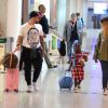 Bruno Gagliasso, Giovanna Ewbank e a filha,Títi, foram clicados em um aeroporto carioca