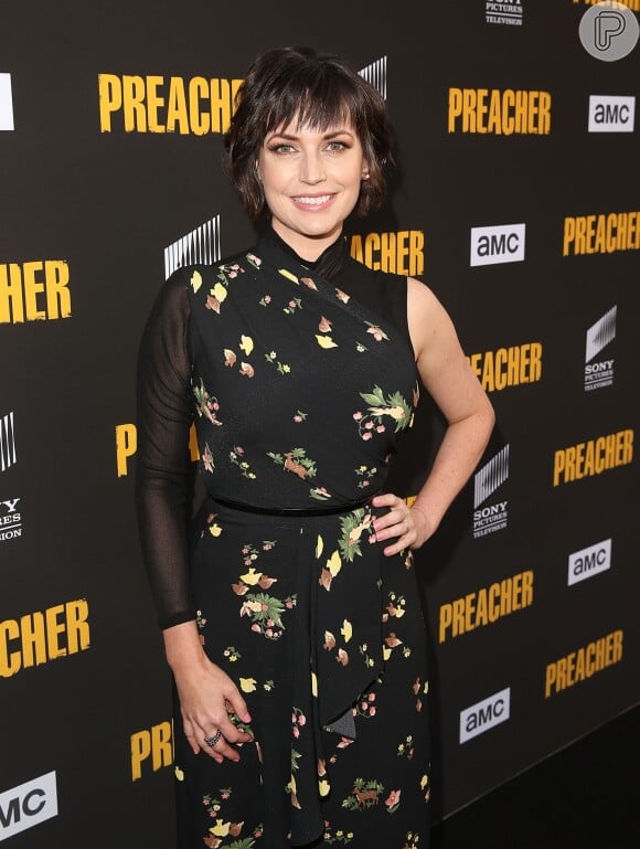 Julie Ann Emery apostou na tendência da manga úncia na première da terceira temporada da série 'Preacher', da emissora AMC, em Los Angeles, na Califórnia, nesta quinta-feira, 14 de junho de 2018