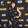 A natureza estampou o look da atriz Julie Ann Emery na première da terceira temporada da série 'Preacher', da emissora AMC, em Los Angeles, na Califórnia, nesta quinta-feira, 14 de junho de 2018