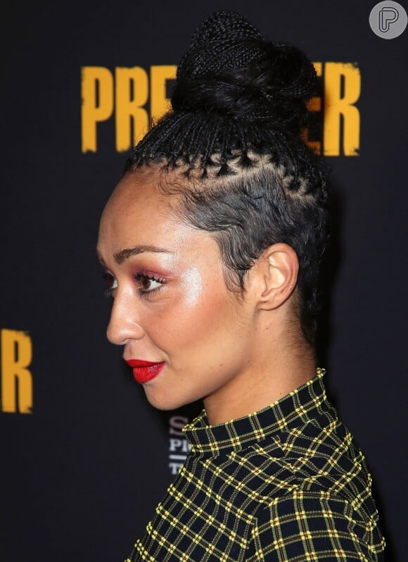 Ruth Negga optou por prender o cabelo em um coque alto na première da terceira temporada da série 'Preacher', da emissora AMC, em Los Angeles, na Califórnia, nesta quinta-feira, 14 de junho de 2018