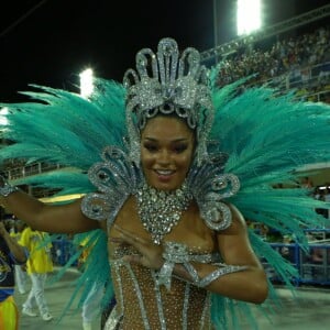 Juliana Alves é rainha de bateria da escola de samba Unidos da Tijuca