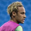 Cabelo loiro de Neymar, prestes a jogar com o Brasil na Copa do Mundo, gerou comentários na internet