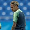 'É com essa desgraça de cabelo que o Neymar vai trazer o hexa. Amém!', escreveu uma internauta do Twitter sobre o visual do jogador de futebol