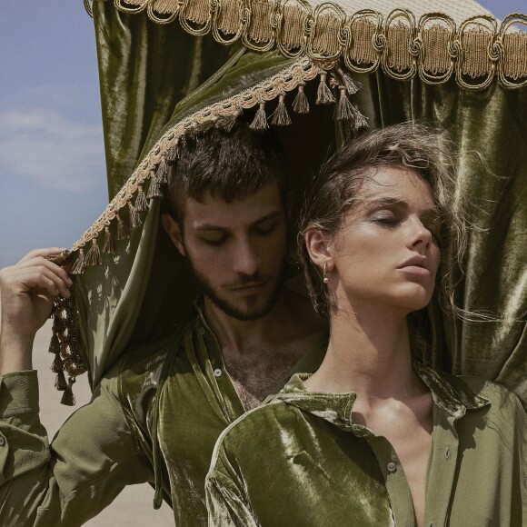 Laura Neiva e Chay Suede participaram recentemente de uma campanha de moda genderless