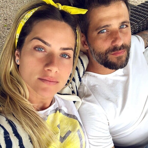 Bruno Gagliasso e Giovanna Ewbank também se juntaram a Fernanda Souza e mais famosos para assistir o Brasil na Copa