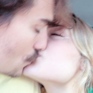 Sasha Meneghel compartilhou uma foto de beijo com o namorado, Bruno Montaleone, em seu Stories