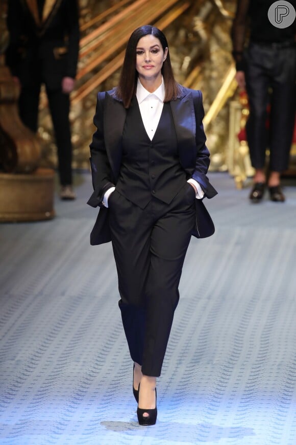 Atriz italiana, Monica Bellucci também foi um dos principais rostos a desfilas pela Dolce & Gabbana