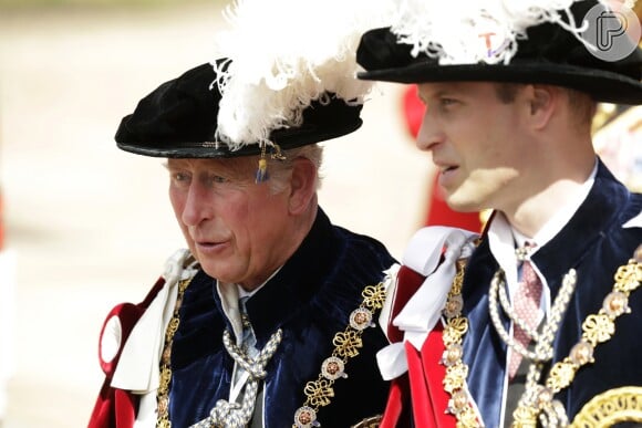 Os príncipes Charles e William na comemoração anual da Ordem da Jarreteira na capela de São Jorge, em Londres, na segunda-feira, 18 de junho de 2018