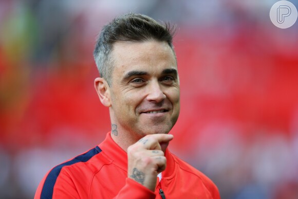 Robbie Williams falou sobre o gesto obsceno na Copa: 'Nada sai da minha cabeça desta forma. Eu não posso confiar em mim mesmo'