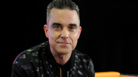 Robbie Williams justifica gesto obsceno em abertura da Copa:'Estava sob pressão'