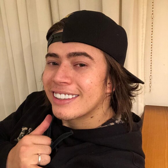 'Agora estou normal, não está ruim', disse Whindersson Nunes ao se filmar sem camisa no Instagram Stories