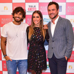 Hugo Moura, Deborah Secco e Sergio Guizé posaram lado a lado na pré-estreia do filme 'Mulheres Alteradas', no shopping Iguatemi, em São Paulo, nesta terça-feira, 19 de junho de 2018