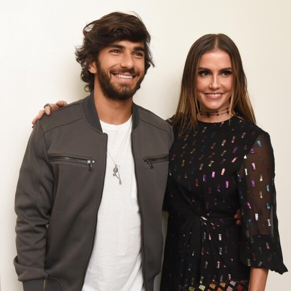 Deborah Secco foi prestigiada pelo marido, Hugo Moura, na pré-estreia do filme 'Mulheres Alteradas', no shopping Iguatemi, em São Paulo, nesta terça-feira, 19 de junho de 2018