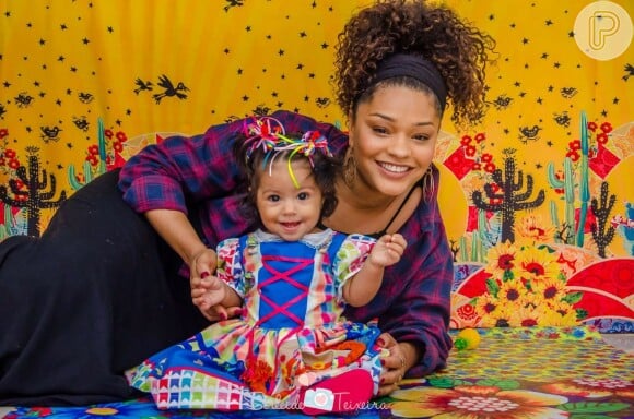 Juliana Alves curtiu festa junina com filha, Yolanda, de 8 meses