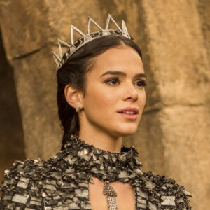 Grávida, Catarina (Bruna Marquezine) sofe queda e teme sofrer aborto nos próximos capítulos da novela 'Deus Salve o Rei'