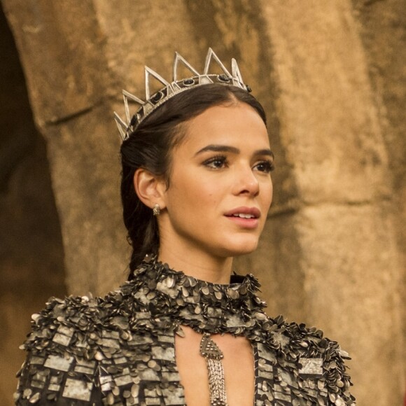 Grávida, Catarina (Bruna Marquezine) sofe queda e teme sofrer aborto nos próximos capítulos da novela 'Deus Salve o Rei'