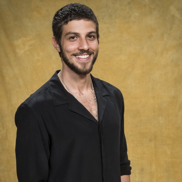 Chay Suede dá vida ao capoeirista Ícaro na novela 'Segundo Sol'